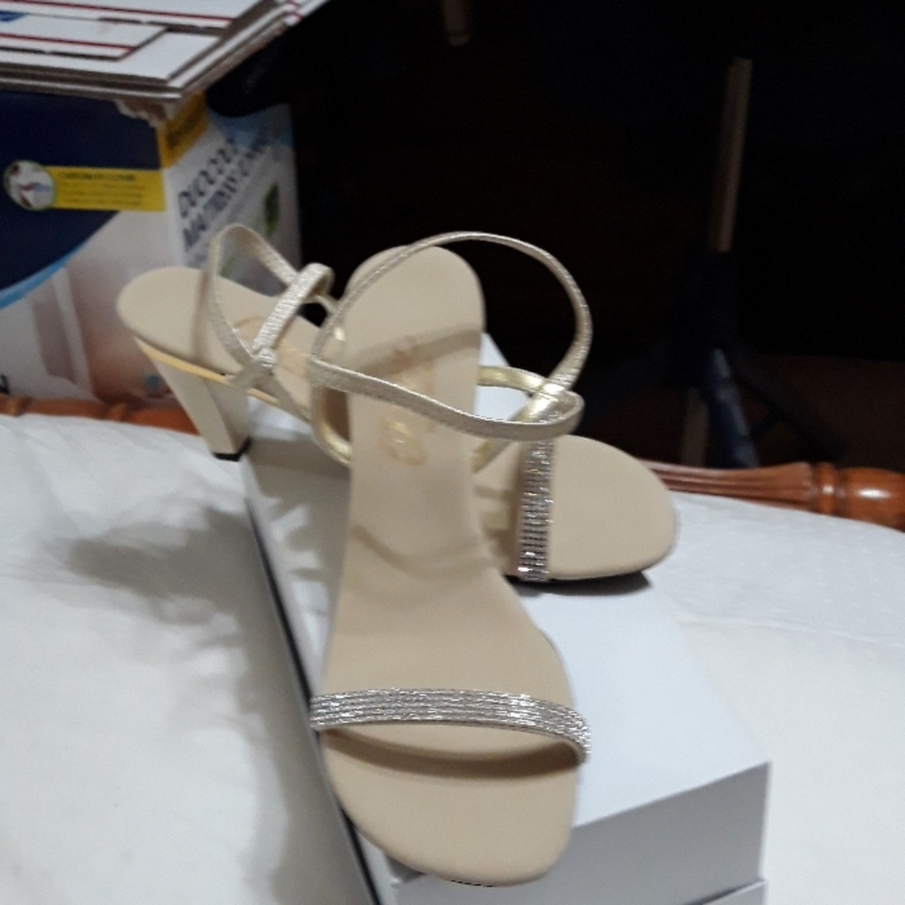 Onex ice platinum leather rhinestone sandals